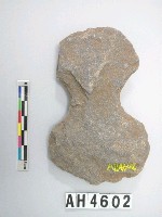 藏品(小型有腰打製石斧)的圖片